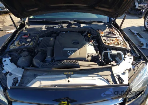 2015 Mercedes-Benz C 300 4Matic z USA, uszkodzony, nr VIN 55SWF4KB1FU089276